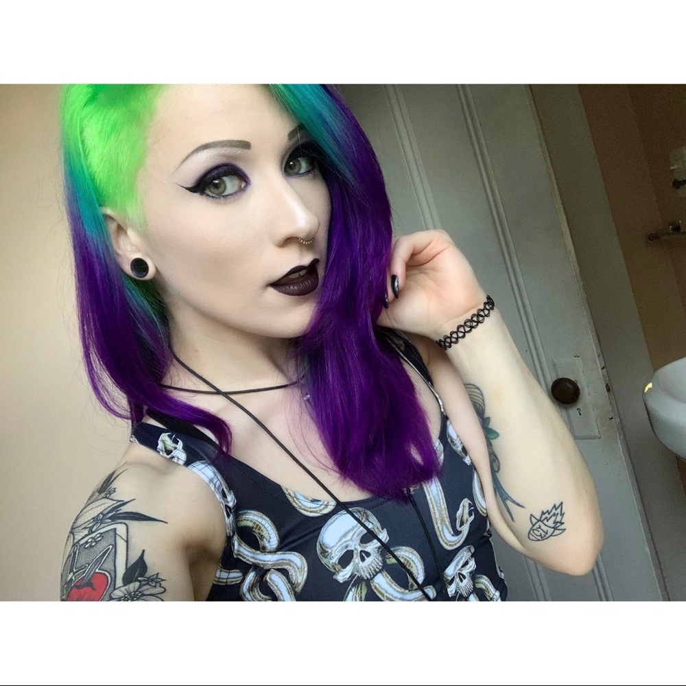 Meet your Posher, Violet